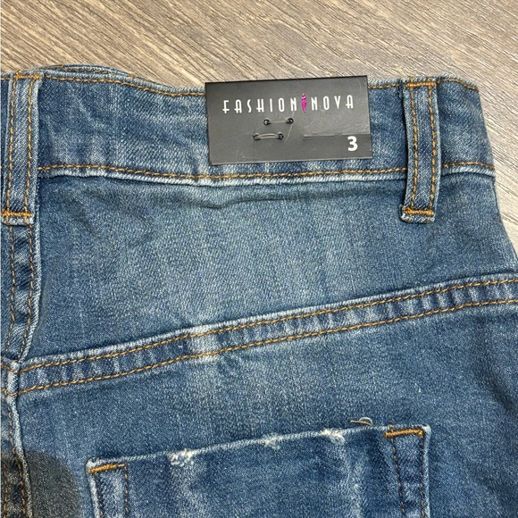 Fashion nova shorts - Picture 4 of 4